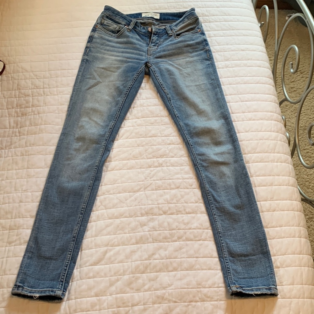 Buckle jeans